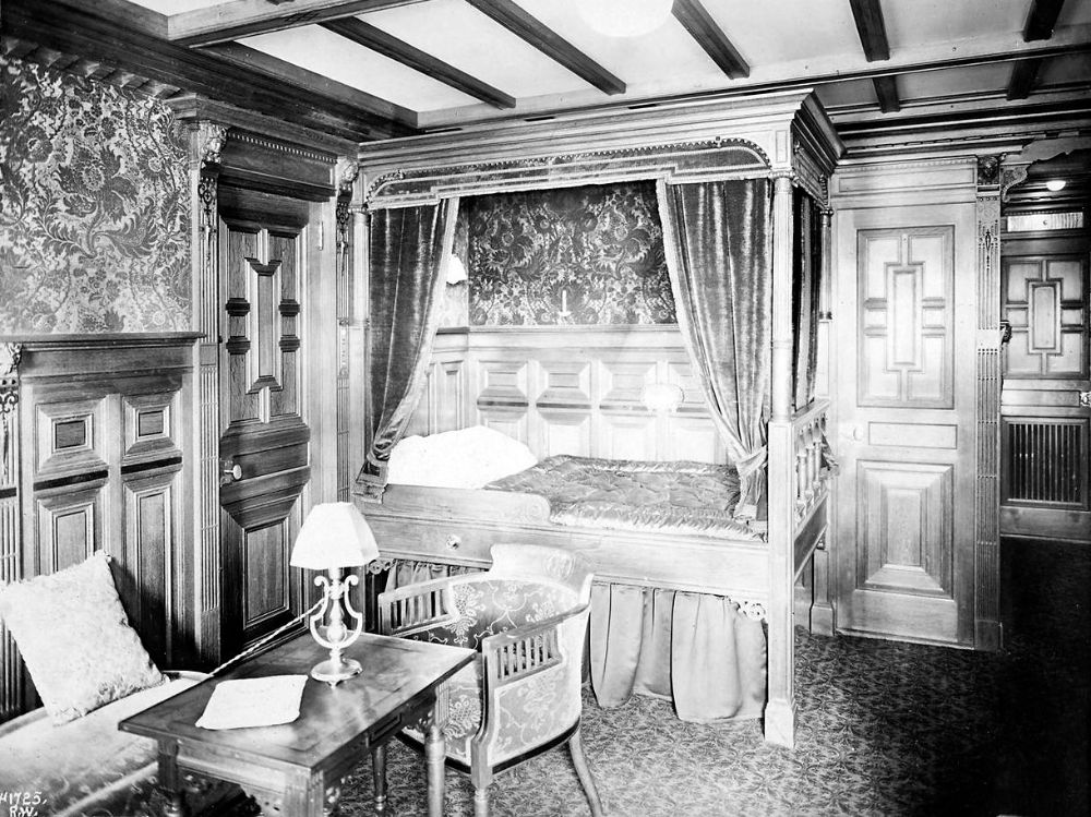 Titanic first-class stateroom